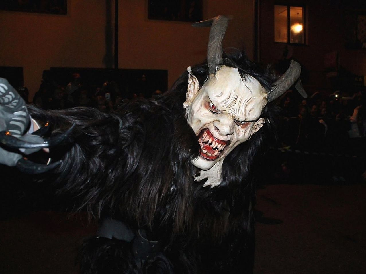 Barraca de brindes com troféus e prêmios do festival